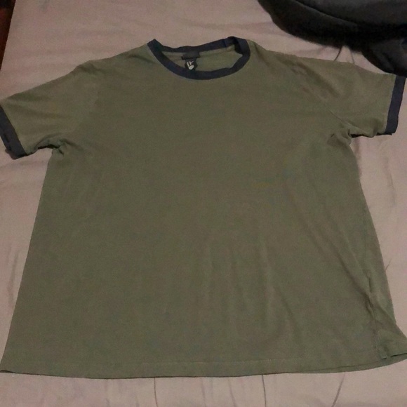 Green T-shirt - Picture 1 of 3